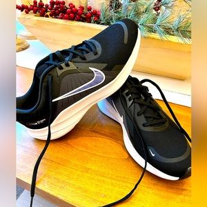 Nike Quest running shoe-new without tags, women’s size 11